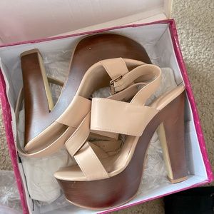 GLAZE Nude heels. BNWT
